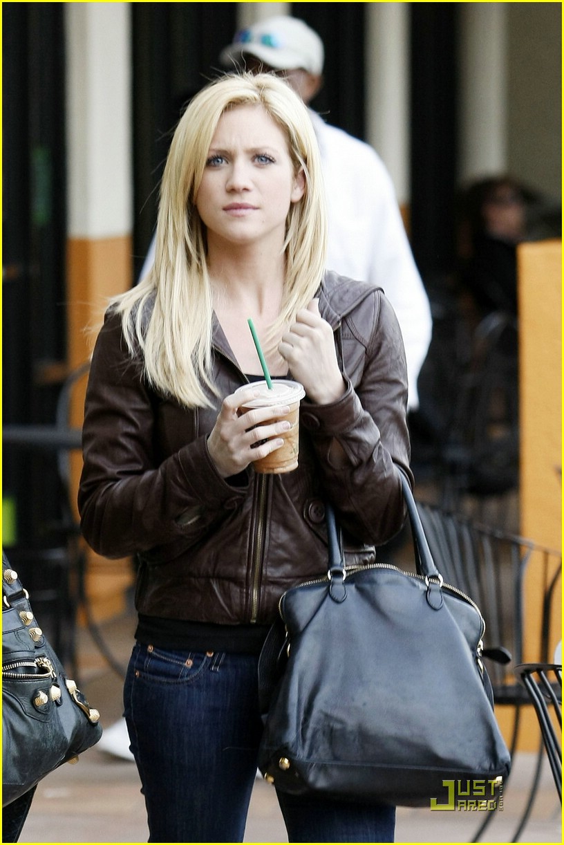Vanessa Hudgens & Brittany Snow: Nail Salon Sweeties