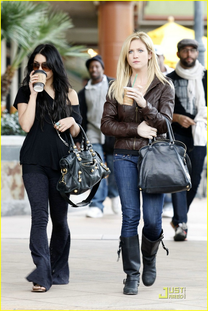 Vanessa Hudgens & Brittany Snow: Nail Salon Sweeties