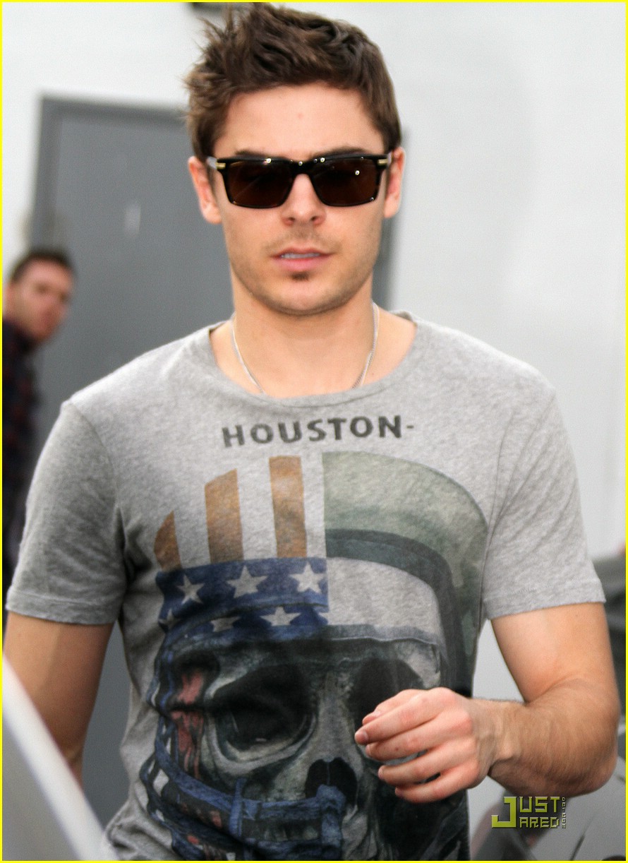Zac Efron: Houston, We Have Touchdown