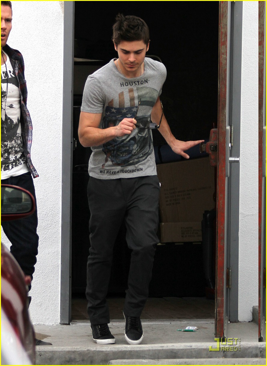 Zac Efron: Houston, We Have Touchdown