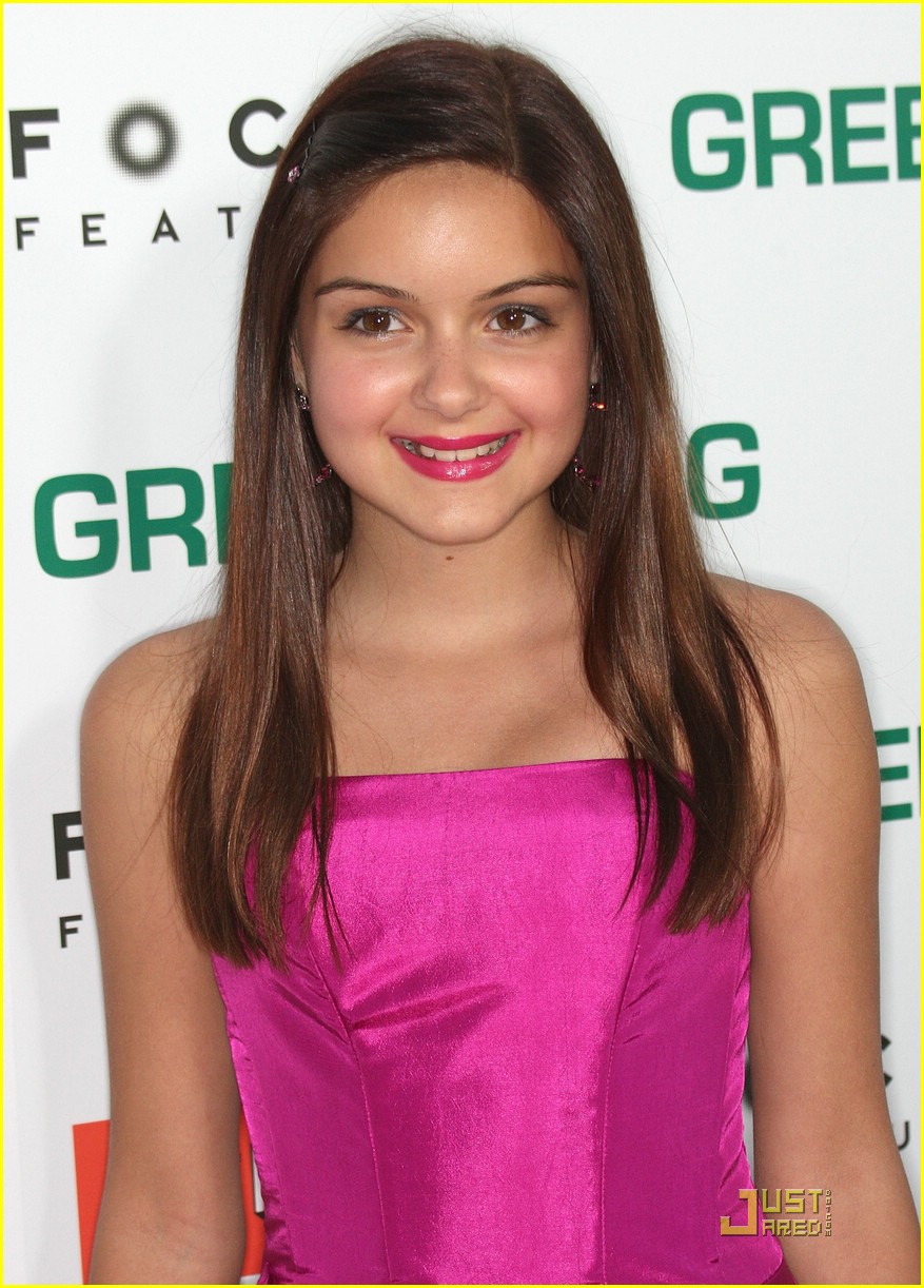 Ariel Winter is Pretty in Pink
