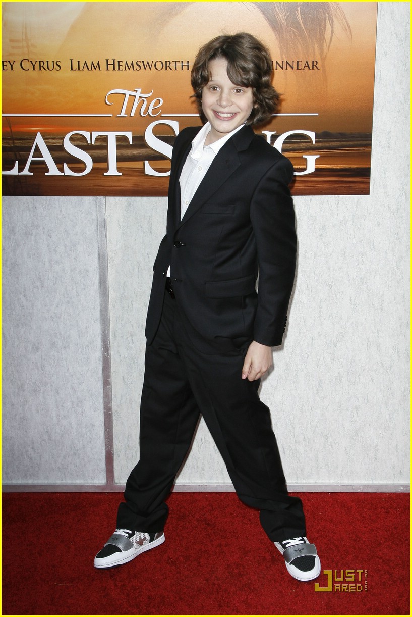 Bobby Coleman & Noah Cyrus: Last Song Smiley