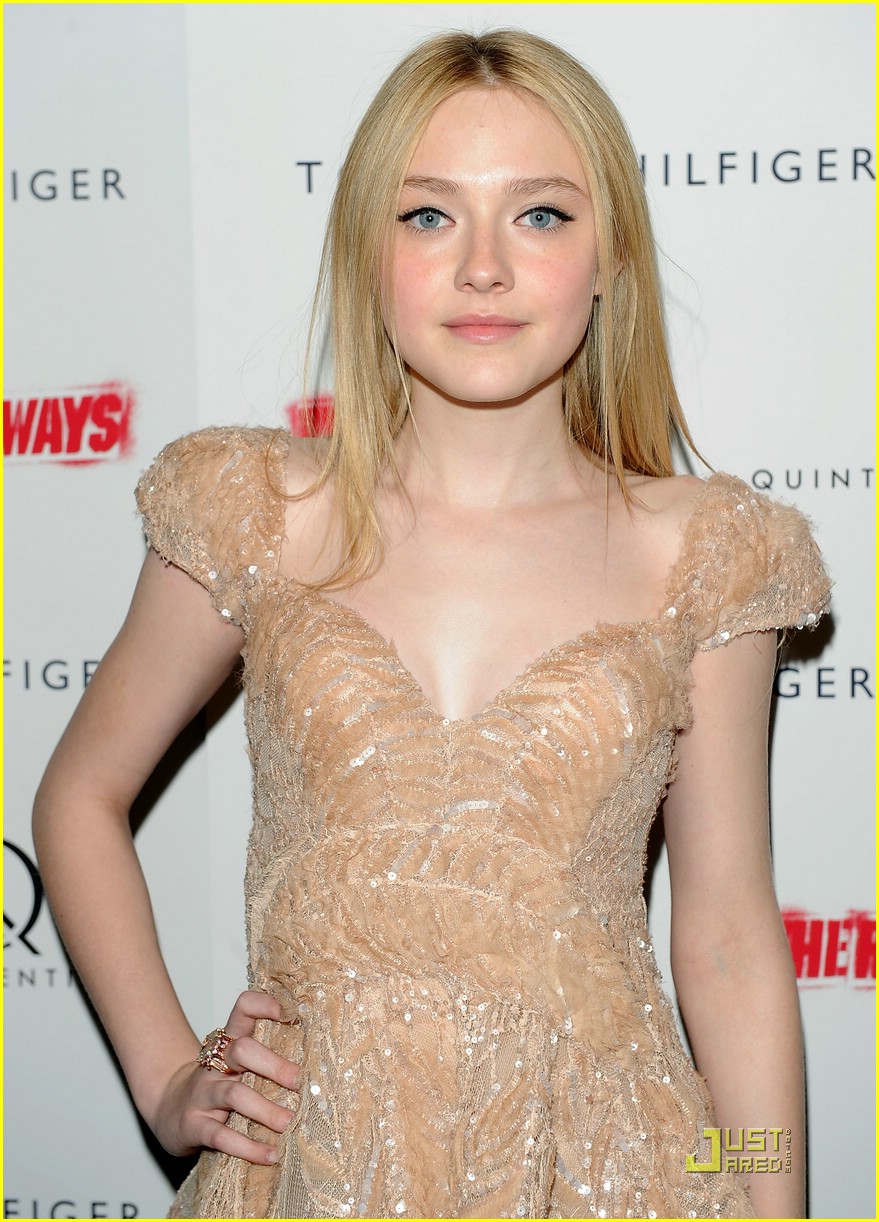 Dakota Fanning Sparkles in Elie Saab