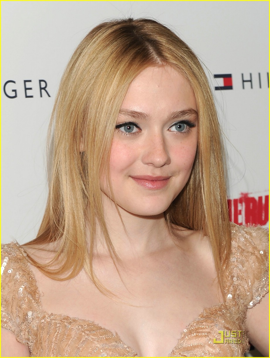 Dakota Fanning Sparkles in Elie Saab