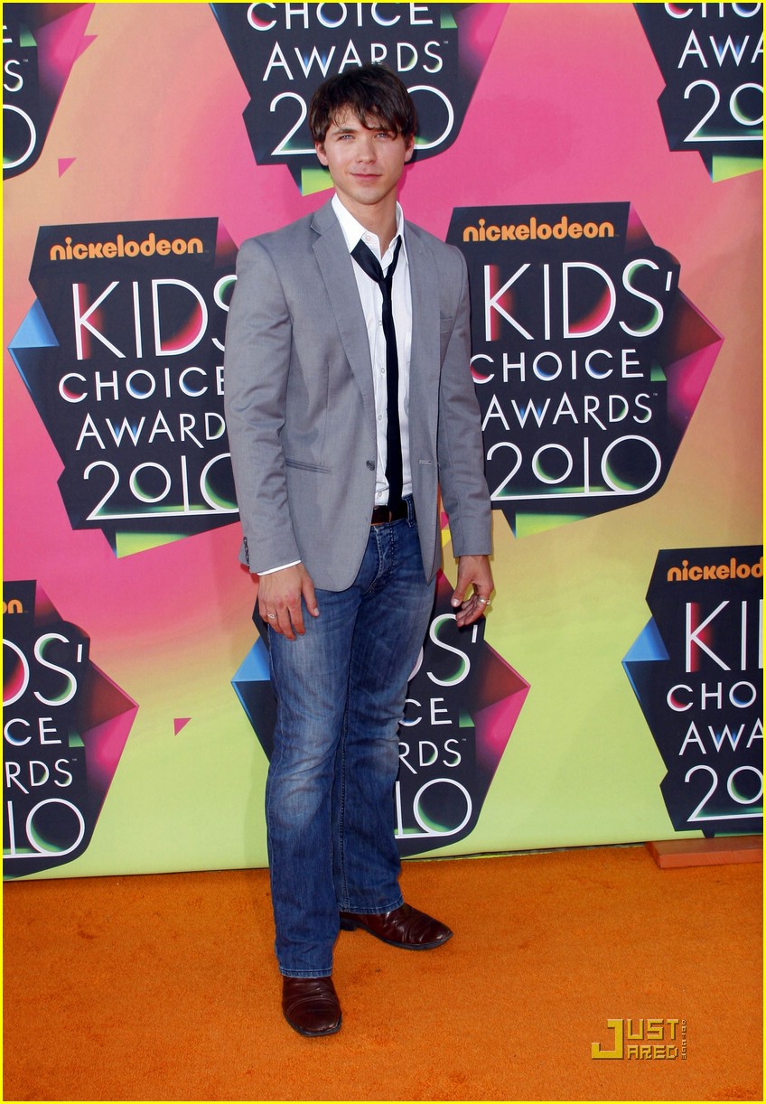 Devon Werkheiser Wins Italian KCA for Fave TV Actor