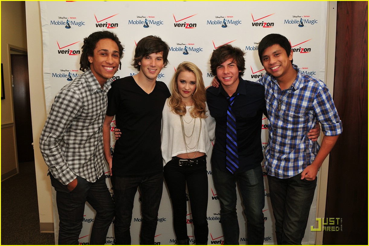 Emily Osment Pumps Up Irving Plaza
