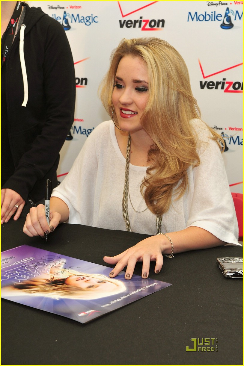 Emily Osment Pumps Up Irving Plaza