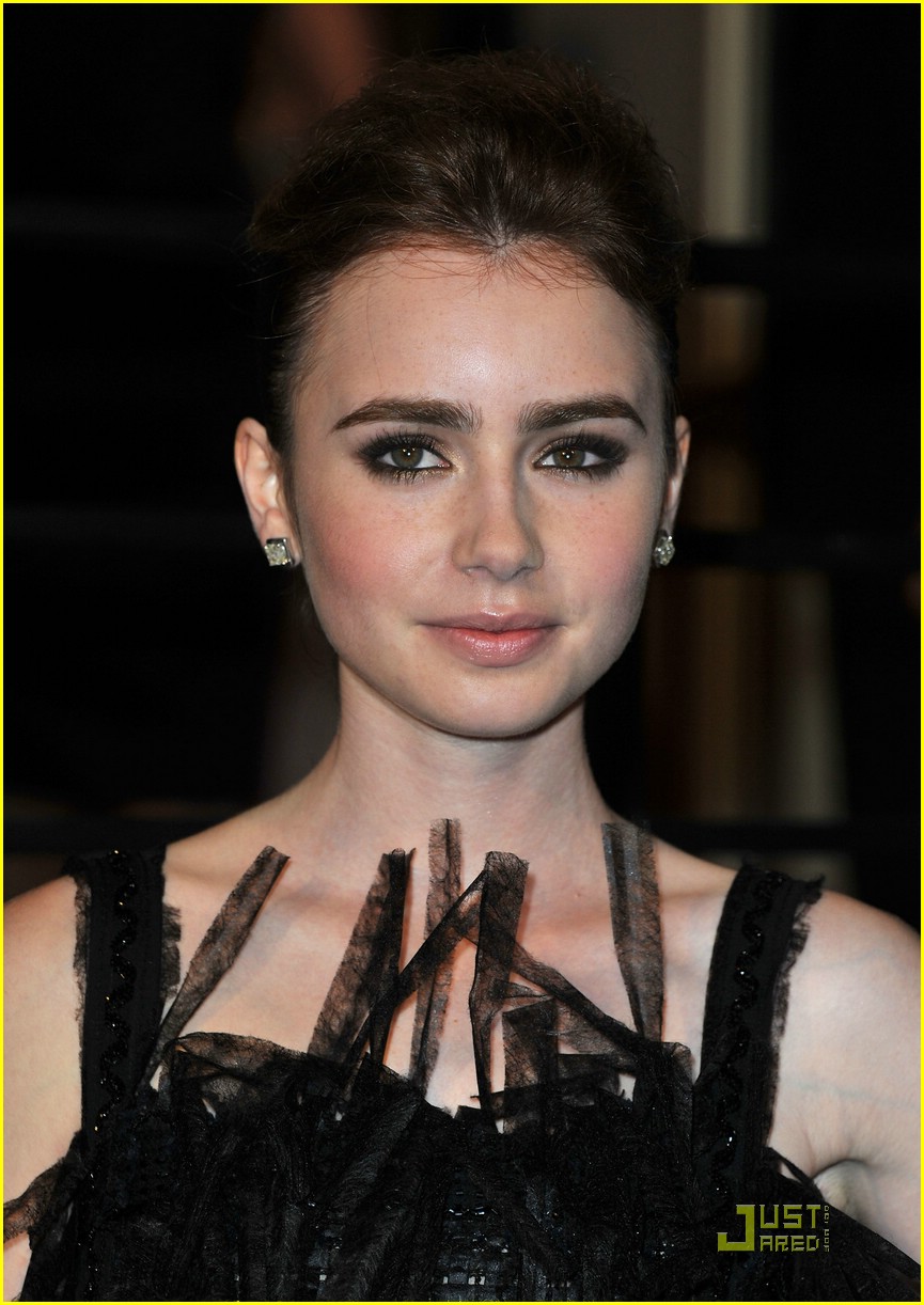 Emma Roberts & Lily Collins are Very Vanity Fair