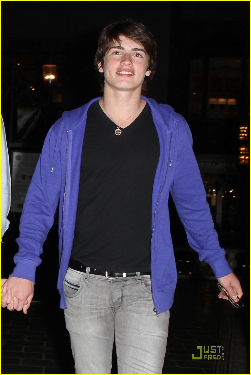 Gregg Sulkin & Pixie Lott: Cheesecake Factory Friends