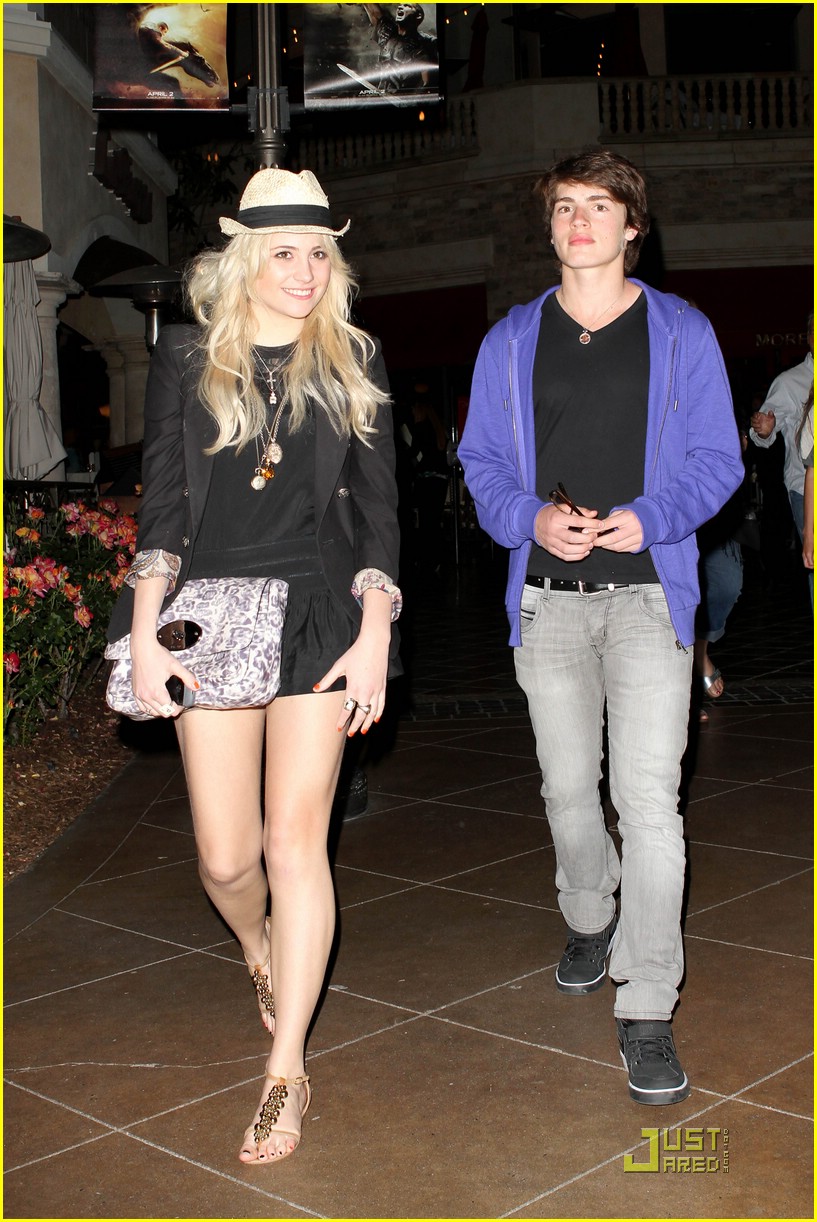 Gregg Sulkin & Pixie Lott: Cheesecake Factory Friends