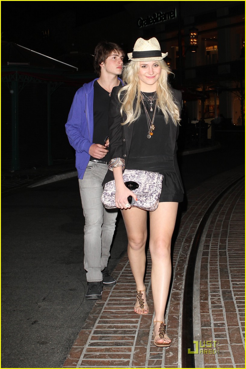 Gregg Sulkin & Pixie Lott: Cheesecake Factory Friends