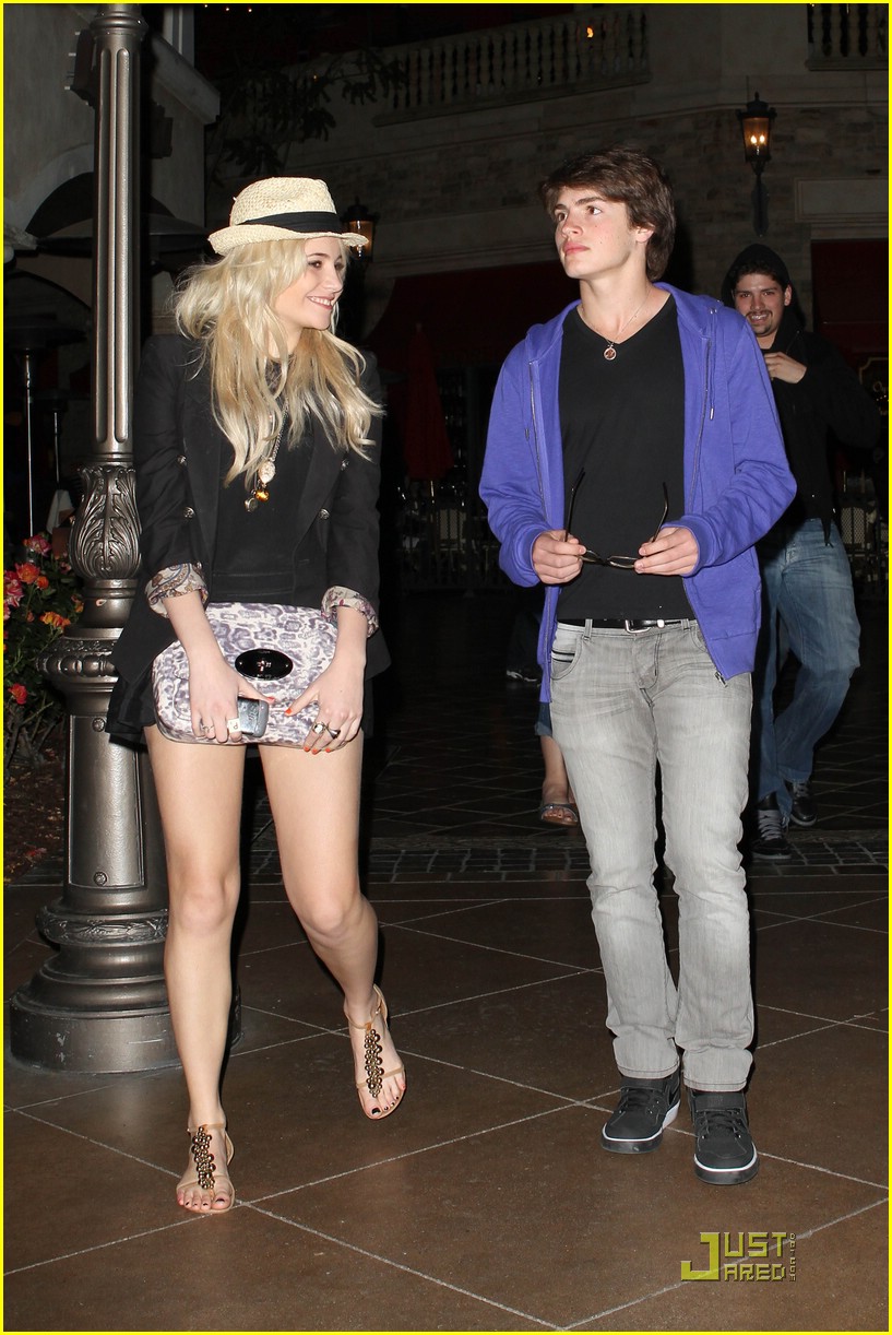 Gregg Sulkin & Pixie Lott: Cheesecake Factory Friends