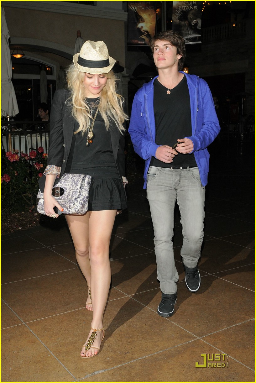 Gregg Sulkin & Pixie Lott: Cheesecake Factory Friends