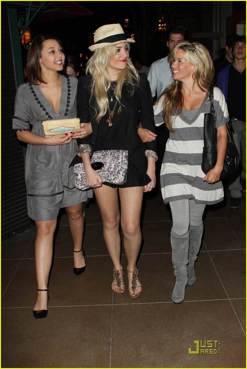 Gregg Sulkin & Pixie Lott: Cheesecake Factory Friends