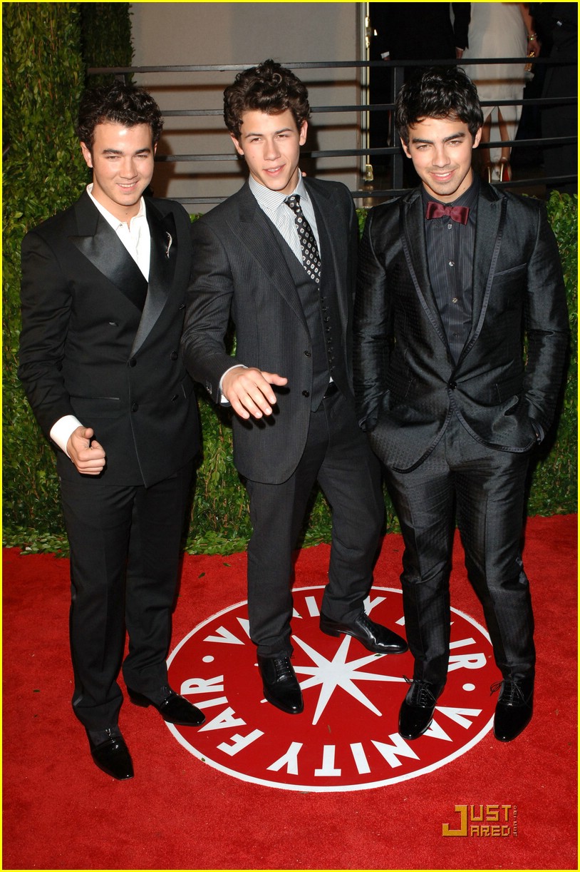 Joe Jonas & Demi Lovato: Vanity Fair Friends