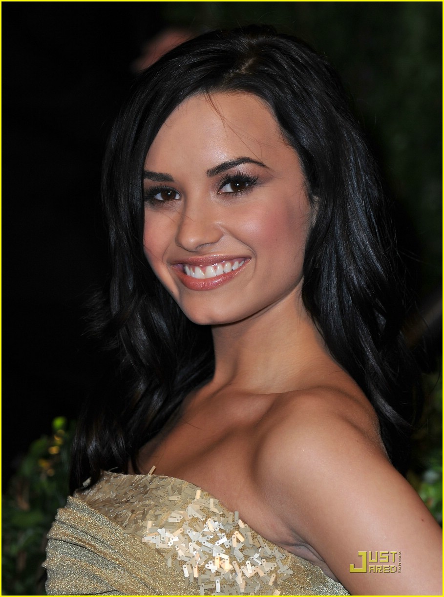 Joe Jonas & Demi Lovato: Vanity Fair Friends