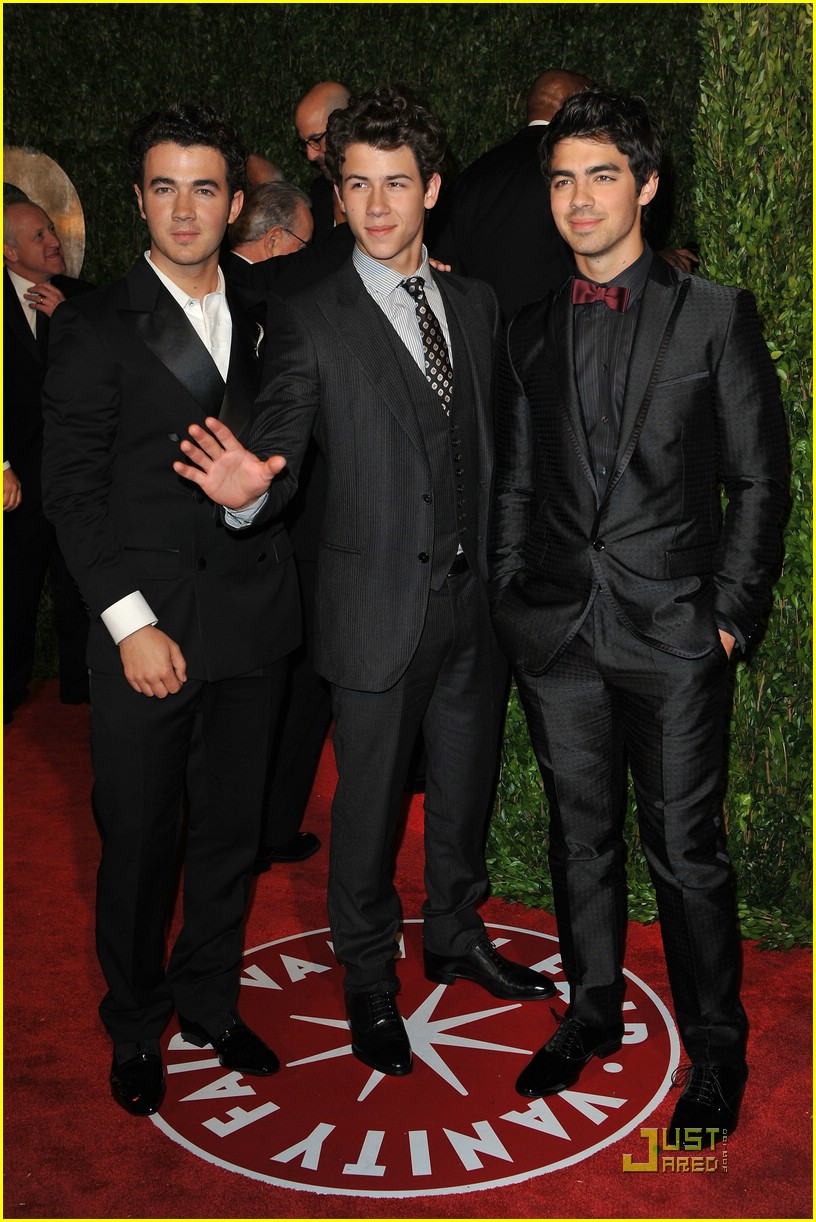 Joe Jonas & Demi Lovato: Vanity Fair Friends