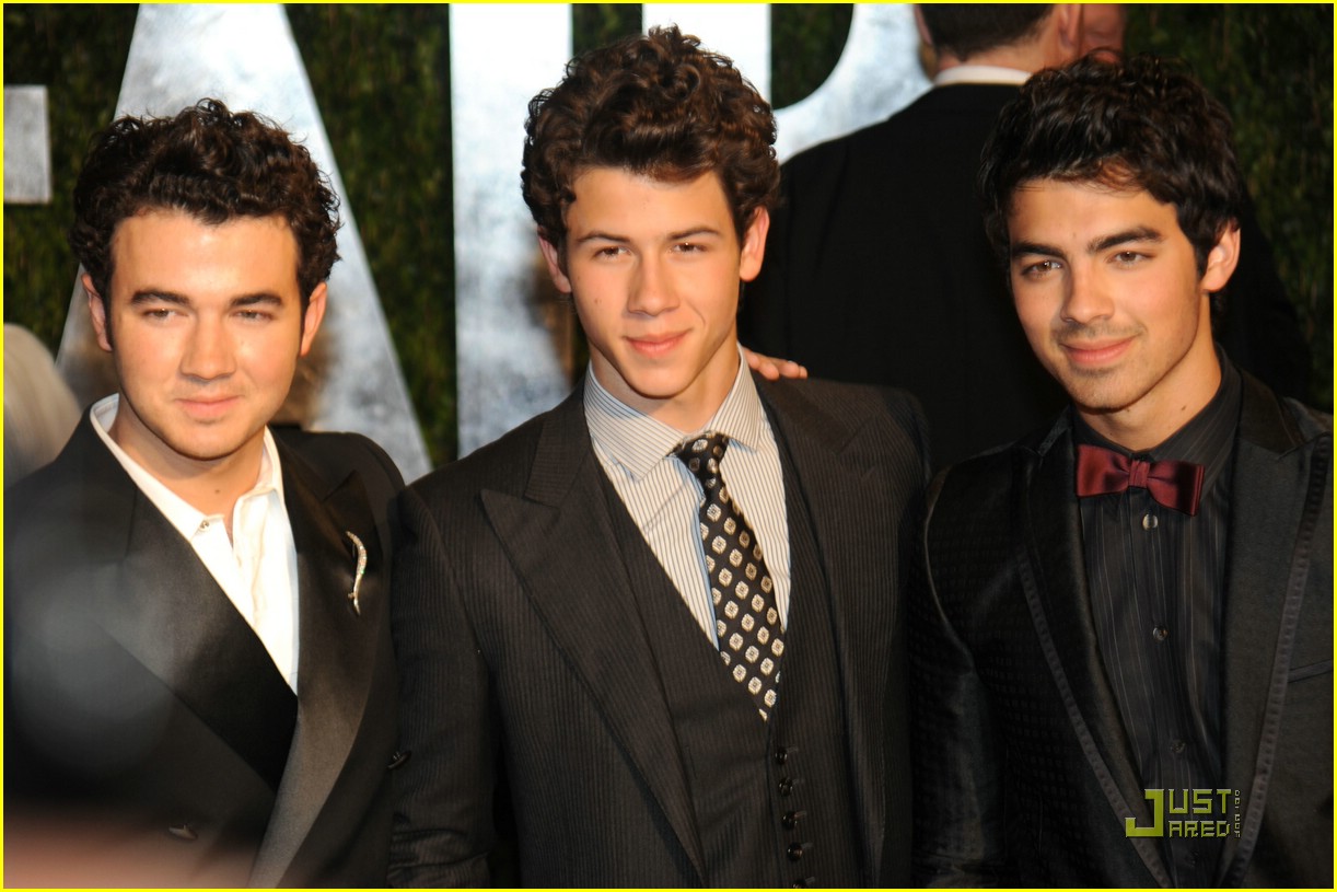 Joe Jonas & Demi Lovato: Vanity Fair Friends