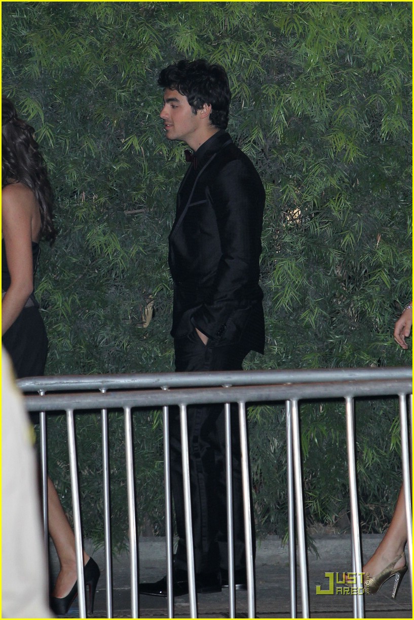 Joe Jonas & Demi Lovato: Vanity Fair Friends
