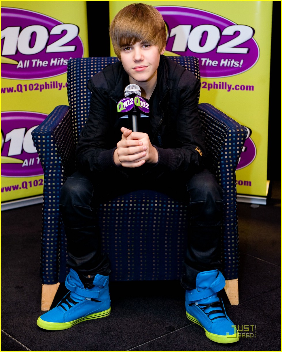 Justin Bieber: Blue Suede Shoes Showoff