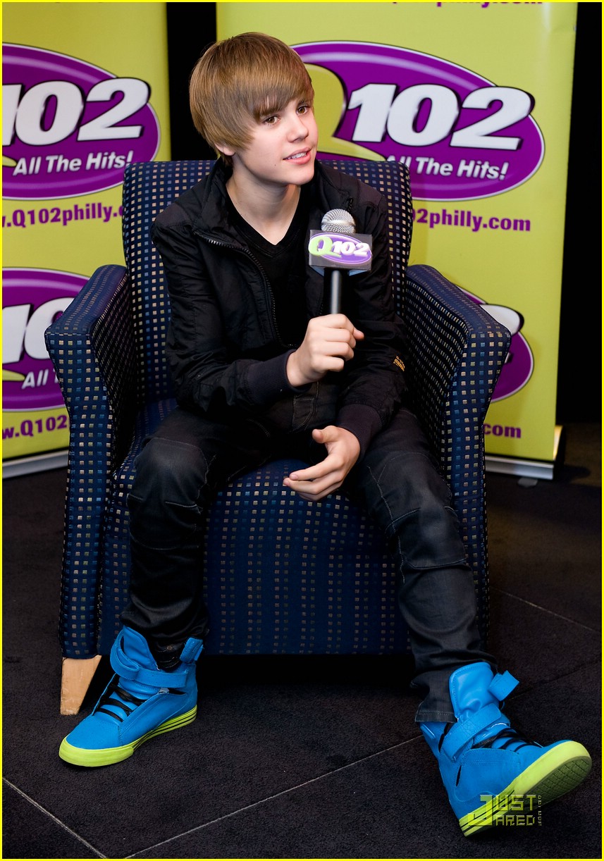 Justin Bieber: Blue Suede Shoes Showoff