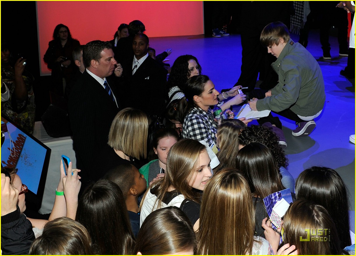 Justin Bieber Pumps Up The Party