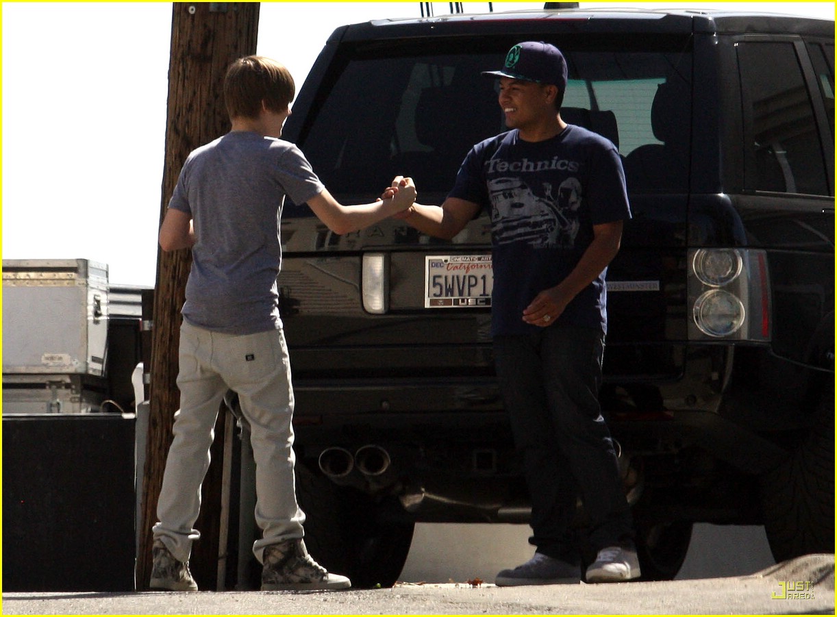 Justin Bieber & Sean Kingston Shoot Eenie Meenie Music Video