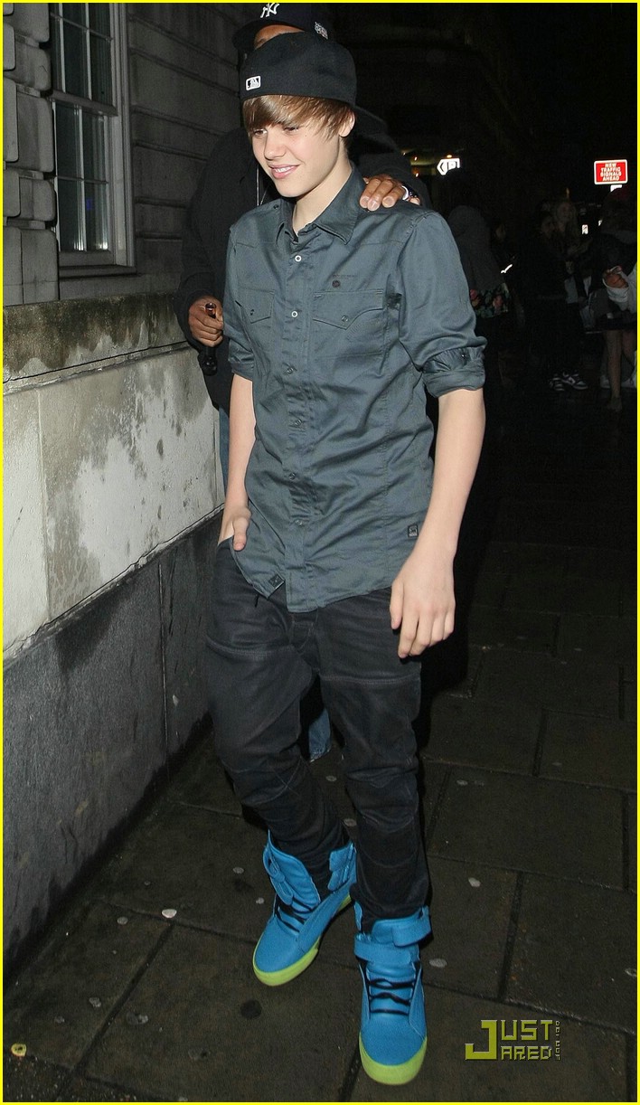 Justin Bieber Leaves London Sleep-Eyed