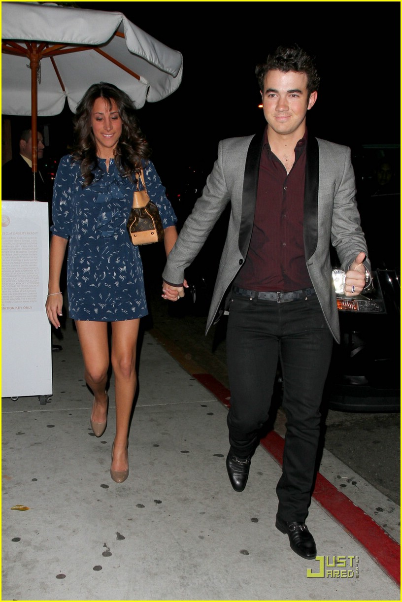 Kevin & Danielle Jonas Have A Nobu Nightlife