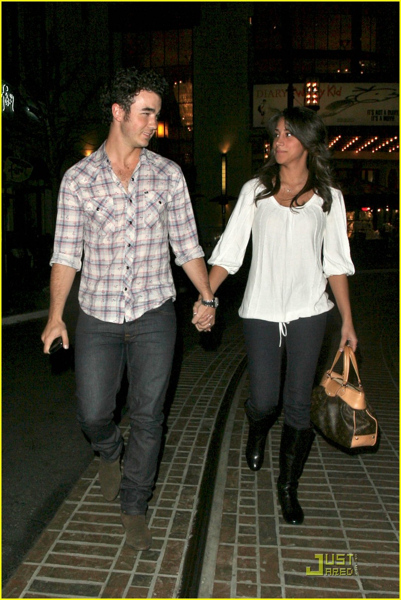 Kevin & Danielle Jonas: Sunday Family Fun!