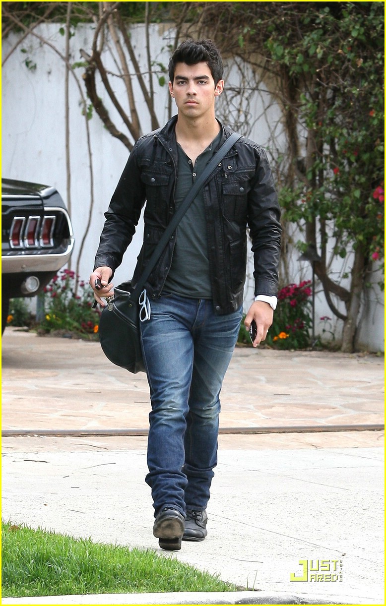 Kevin & Danielle Jonas: Sunday Family Fun!