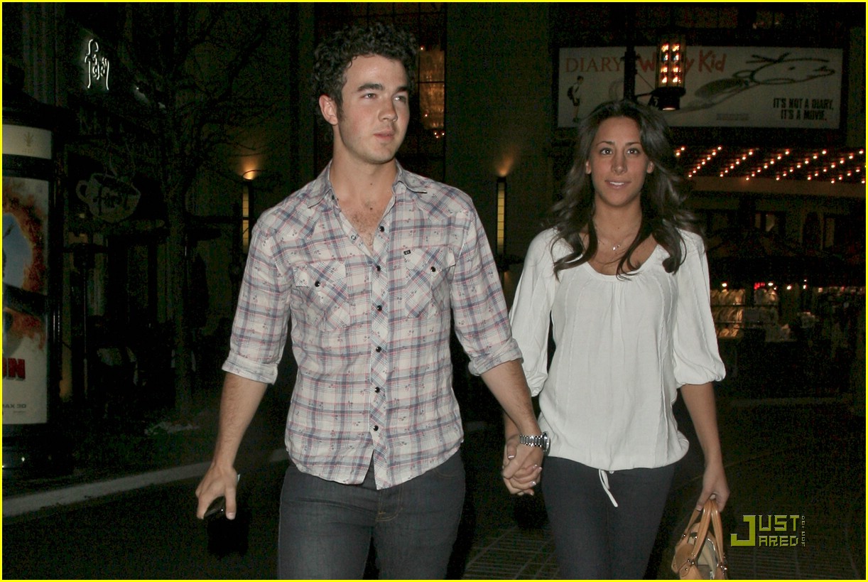 Kevin & Danielle Jonas: Sunday Family Fun!