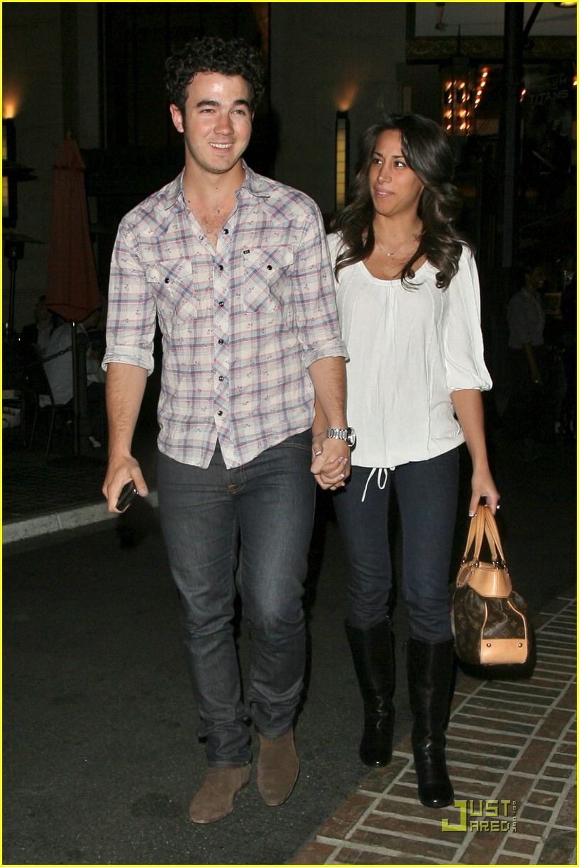 Kevin & Danielle Jonas: Sunday Family Fun!