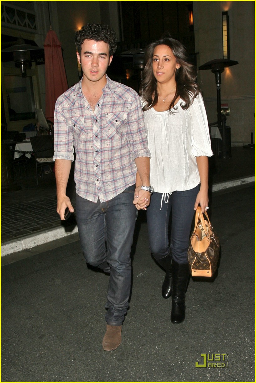 Kevin & Danielle Jonas: Sunday Family Fun!