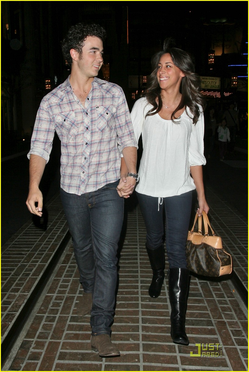 Kevin & Danielle Jonas: Sunday Family Fun!