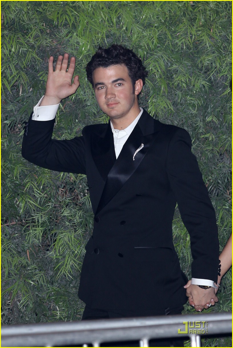 Kevin & Danielle Jonas: Vanity Fair Party Pair