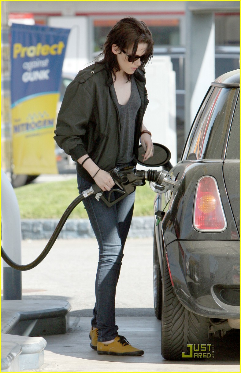Kristen Stewart is Mini Cooper Cool