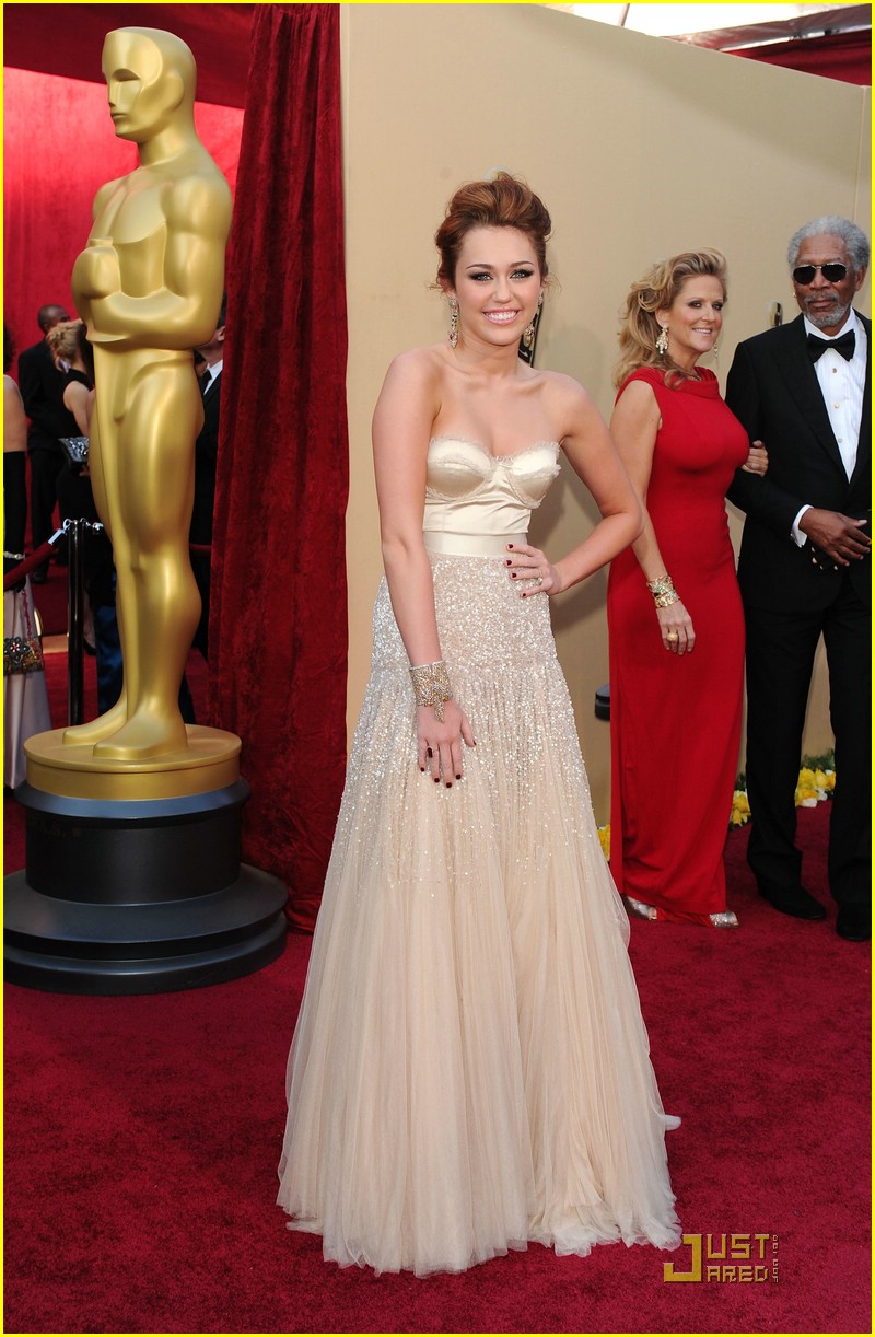 Miley Cyrus is Jenny Packham Pretty