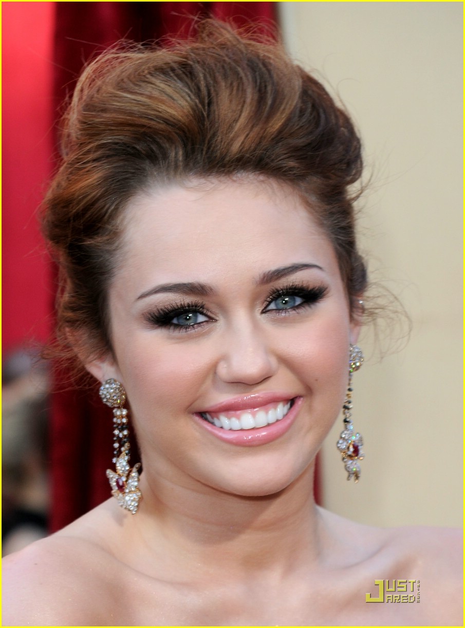 Miley Cyrus is Jenny Packham Pretty
