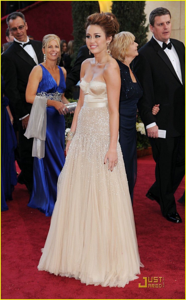 Miley Cyrus is Jenny Packham Pretty