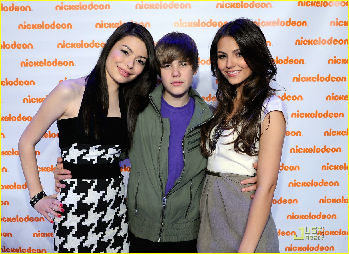 Miranda Cosgrove Gets a Big Time Rush in NYC