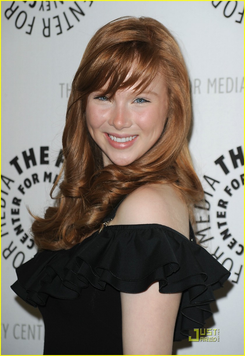 Molly Quinn is Castle Cute