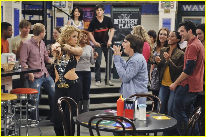 Selena Gomez Salsas with Shakira