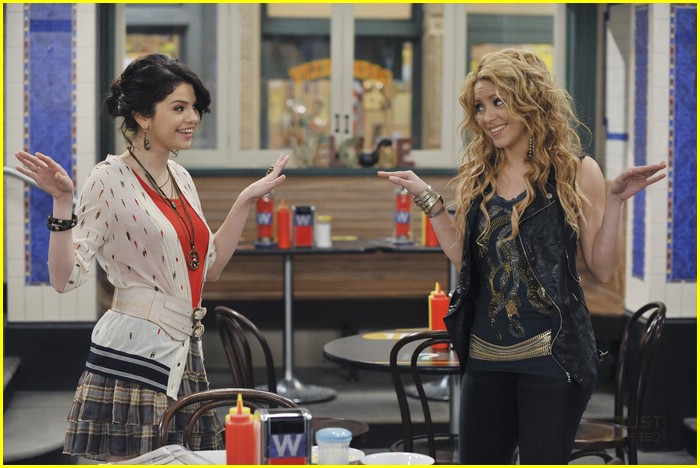 Selena Gomez Salsas with Shakira
