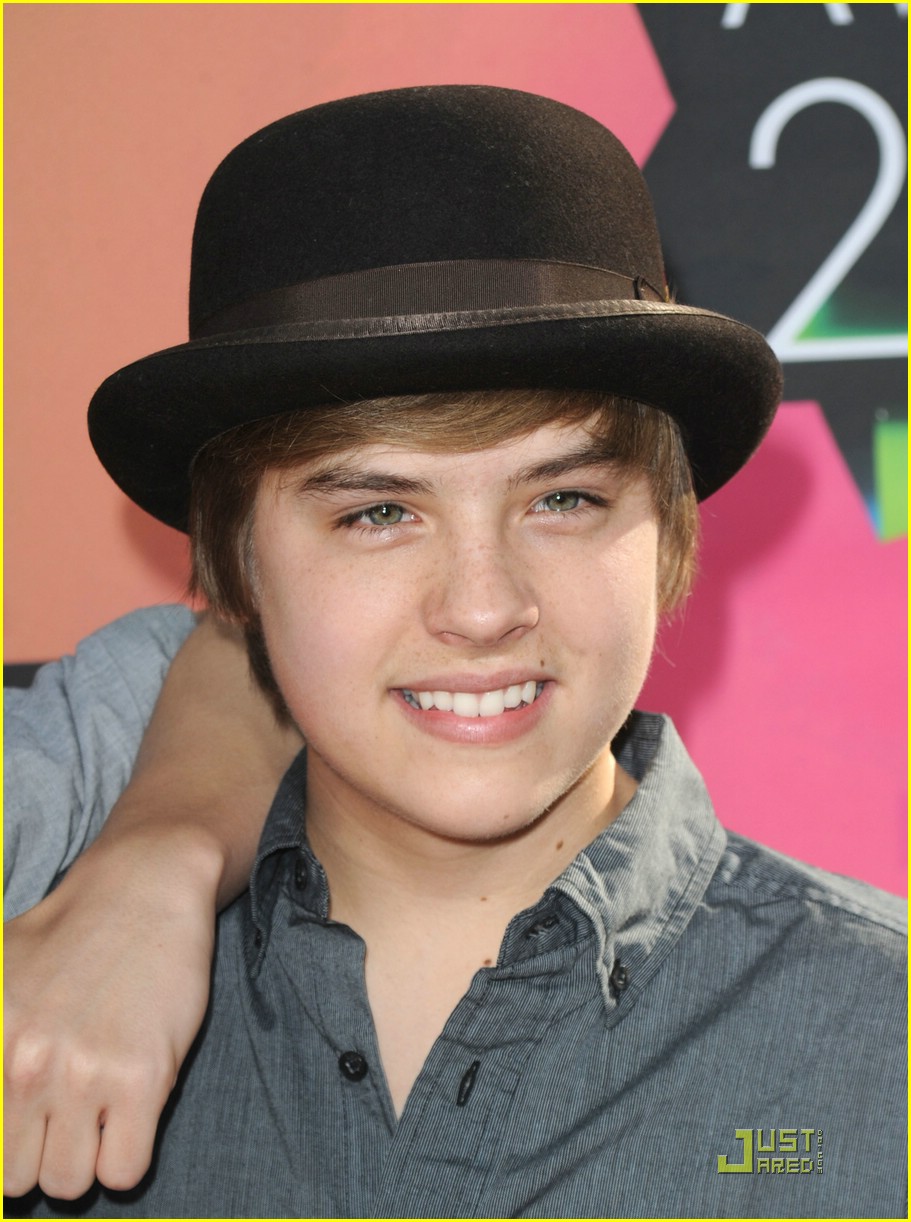 Dylan & Cole Sprouse Hit the Kids Choice Awards 2010