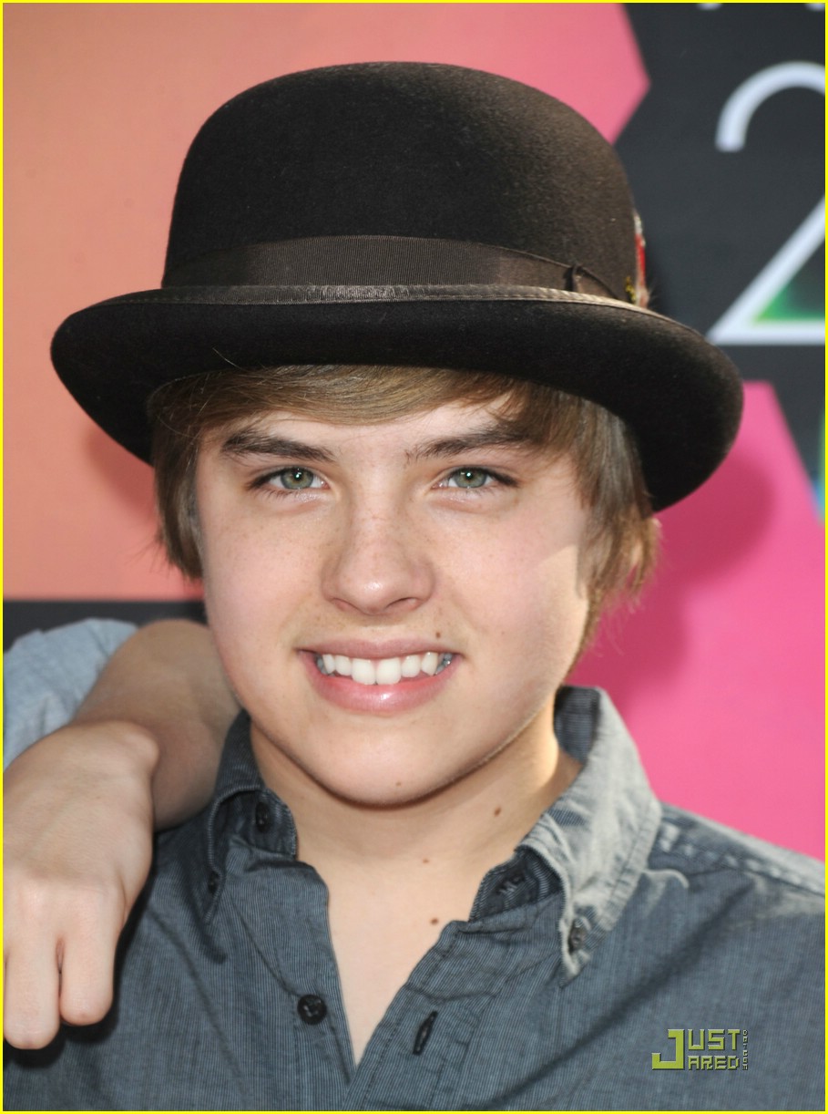 Dylan & Cole Sprouse Hit the Kids Choice Awards 2010