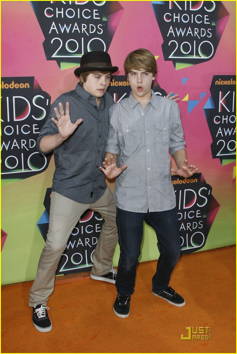 Dylan & Cole Sprouse Hit the Kids Choice Awards 2010