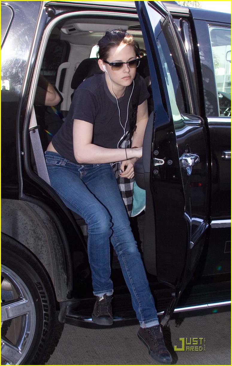 Kristen Stewart: Laid Back at LAX