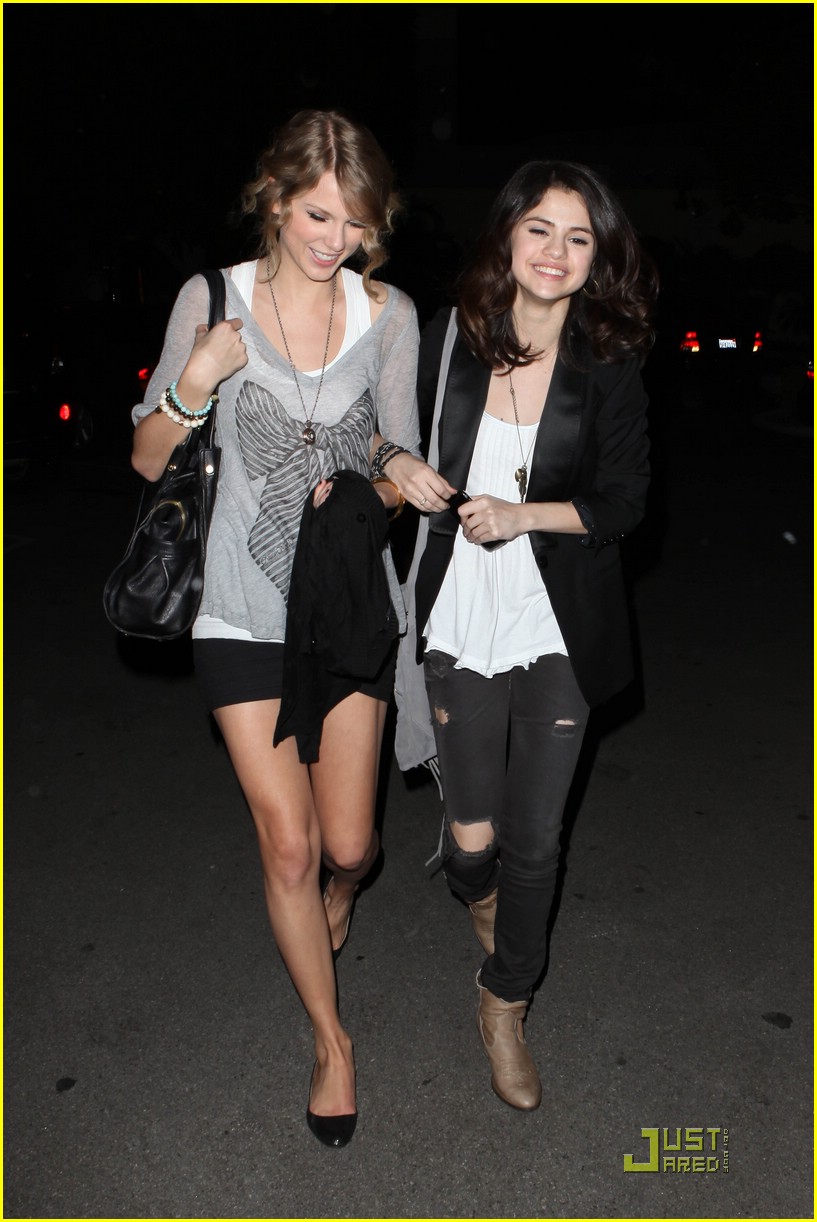 Taylor Swift & Selena Gomez Bowl with Cory & David