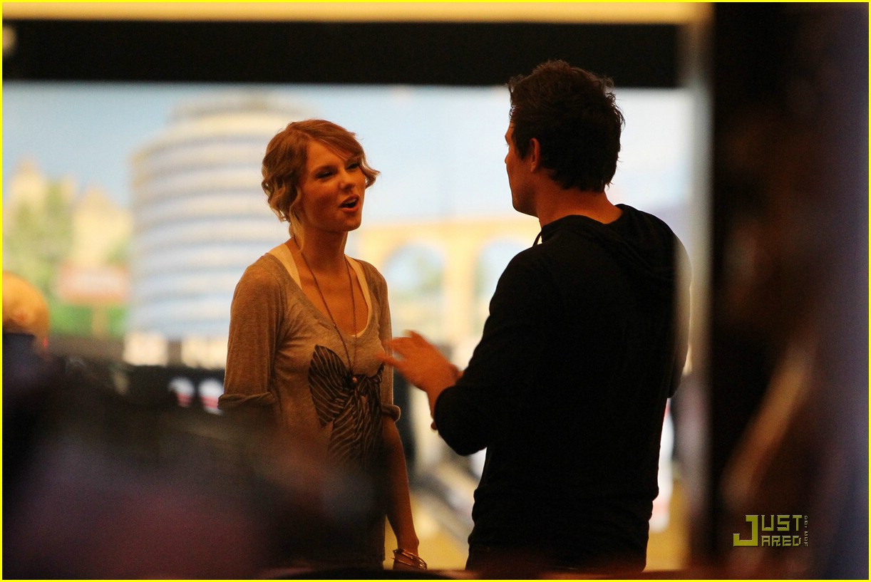 Taylor Swift & Selena Gomez Bowl with Cory & David